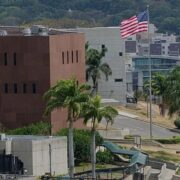 Estados Unidos reanuda oficialmente las operaciones de su Embajada en Venezuela