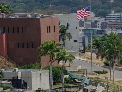 Estados Unidos reanuda oficialmente las operaciones de su Embajada en Venezuela