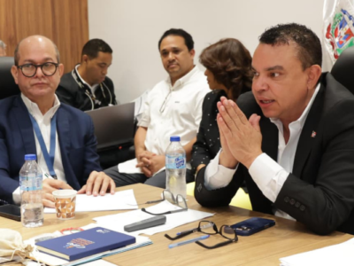 Titular SNS sostiene reunión para coordinar acciones en la Red Hospitalaria en Semana Santa