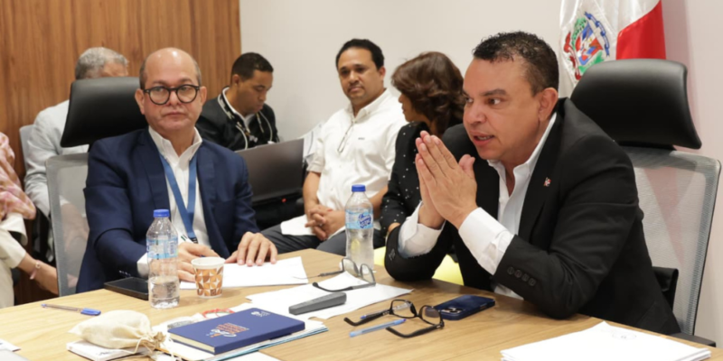 Titular SNS sostiene reunión para coordinar acciones en la Red Hospitalaria en Semana Santa