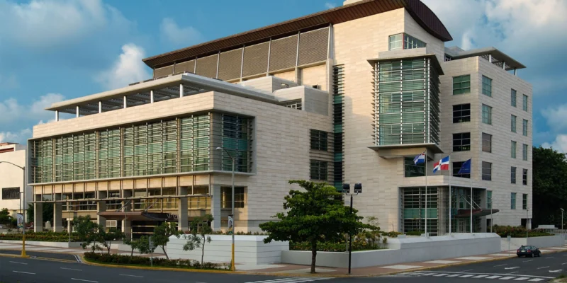 Apresan en flagrante delito a un fiscal que recibió 10,000 dólares de una persona bajo investigación