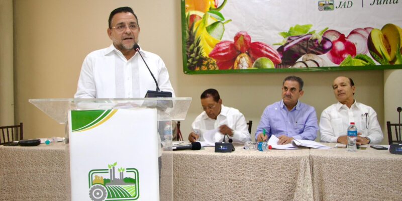 Juramentan a Roberto Serrano P. como presidente del Consejo de Directores de la JAD por segundo año consecutivo