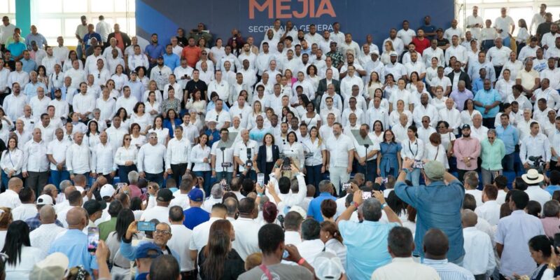 Carolina consolida liderazgo con masivo acto de apoyo mientras rinde cuentas como secretaria general