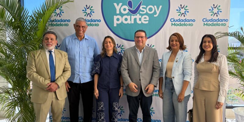 Cónsul Jesús “Chu” Vásquez destaca impacto del programa Ciudadano Modelo RD en acto de memorias en Baní