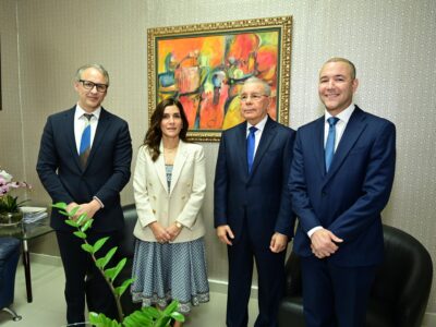 Embajadora de EE. UU. se reúne con Danilo Medina y la dirigencia del PLD