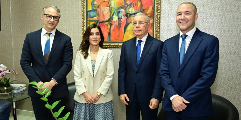 Embajadora de EE. UU. se reúne con Danilo Medina y la dirigencia del PLD