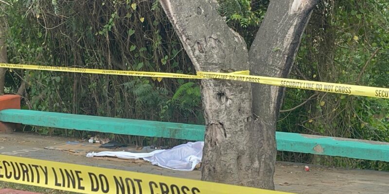 Hallan muerto a hombre en la ciclovía de la Circunvalación Sur de Santiago; comunitarios denuncian abandono y negligencia oficial