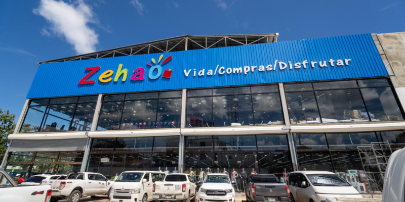 Autoridades cierran Plaza Zehao en Las Terrenas por operar sin permisos y representar riesgos