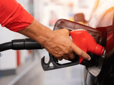 Crisis global no afectará los bolsillos dominicanos: precios de combustibles se mantienen en está semana