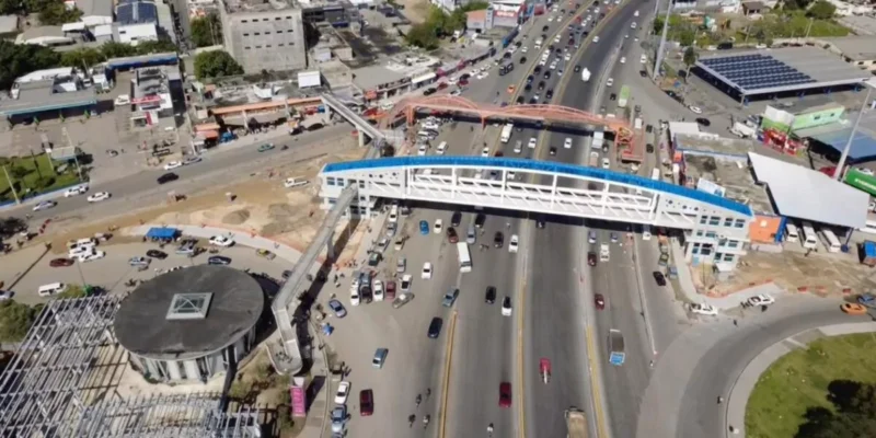 Dan apertura a nuevo puente peatonal en el Km 9 de la autopista Duarte