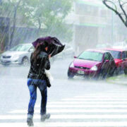 Fuertes precipitaciones afectarán gran parte del país por vaguada este domingo