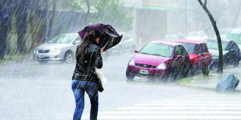 Fuertes precipitaciones afectarán gran parte del país por vaguada este domingo