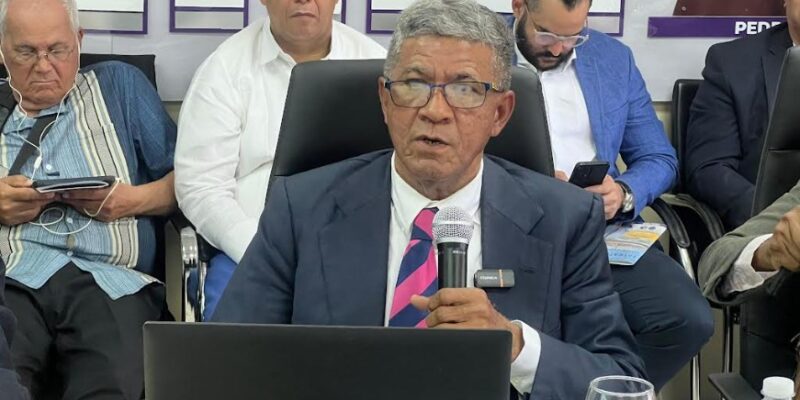 Julián Sosa propone relanzar la Escuela de Comunicación Social en la UASD con visión 4.0