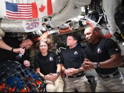 Astronautas de Artemis II relatan a Trump su paso por el lado oscuro de la luna