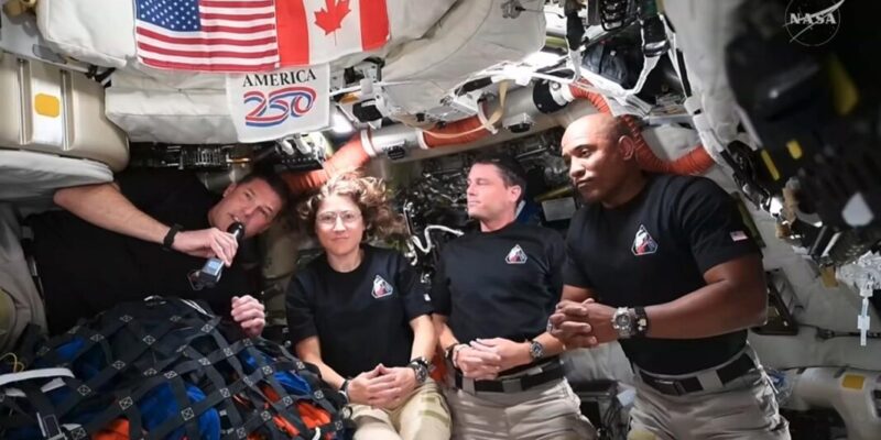 Astronautas de Artemis II relatan a Trump su paso por el lado oscuro de la luna