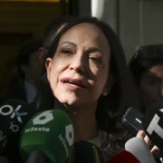 Machado dice que Petro debería buscar la paz en Colombia y no promover la violencia en Venezuela