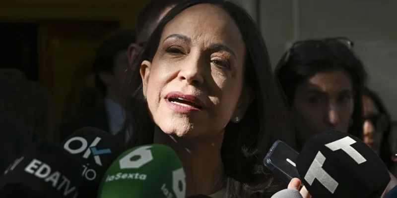 Machado dice que Petro debería buscar la paz en Colombia y no promover la violencia en Venezuela