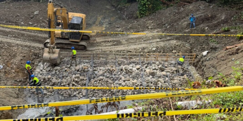 Obras Públicas interviene derrumbe en calle La Isabel de Pedro Brand tras intensas lluvias