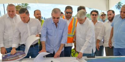 Abinader y Eduardo Estrella supervisan avances en trabajos del nuevo malecón de Nagua