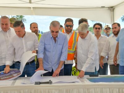 Abinader y Eduardo Estrella supervisan avances en trabajos del nuevo malecón de Nagua