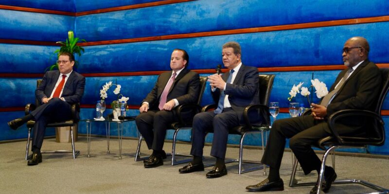 Leonel Fernández valora diálogo “cordial y respetuoso” con comisión oficial