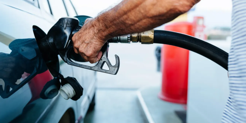 Suben precios de gasolinas y gasoil entre RD$7 y RD$9