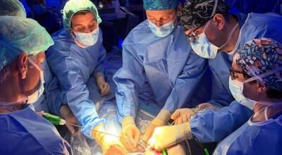 Médicos en Barcelona realizan cirugía fetal pionera en Europa a un bebé de 700 gramos