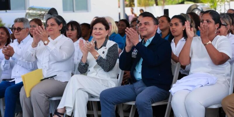 Raquel Peña encabeza inauguración del remozado Hospital Municipal Srta. Elupina Cordero en Sábana de la Mar