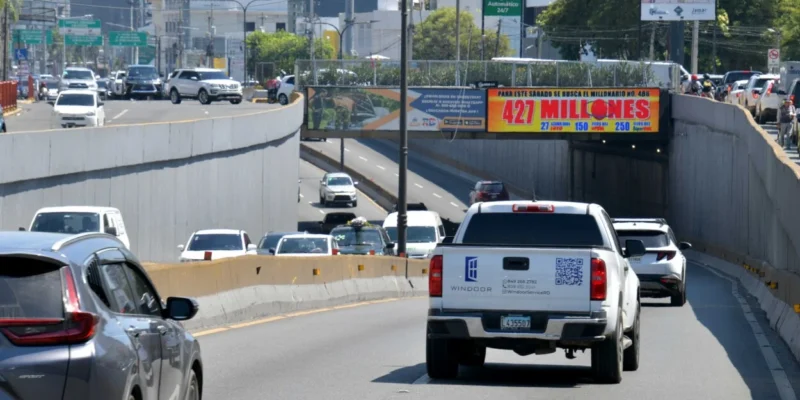 Cierran temporalmente paso a desnivel de Tiradentes con 27 de Febrero por trabajos del MOPC
