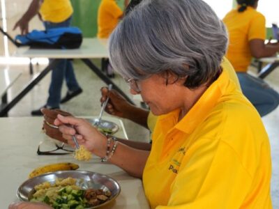 INABIE asegura alimentación escolar para casi 150 mil jóvenes y adultos de Oportunidad 14-24 y Prepara