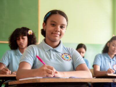 Regulación del uso de celulares en aulas recibe amplio respaldo en el sistema educativo