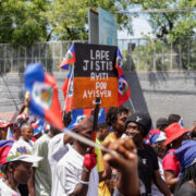 Miles de haitianos toman las calles de Puerto Príncipe para exigir la paz