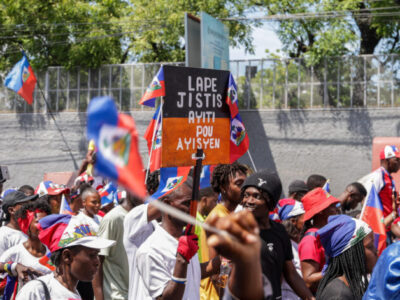 Miles de haitianos toman las calles de Puerto Príncipe para exigir la paz