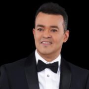 Fallece Alex Bueno, una de las voces más emblemáticas de la música dominicana