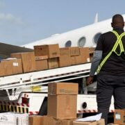 Solidaridad desde RD: cargamento de ayuda humanitaria es enviado a Venezuela tras terremoto