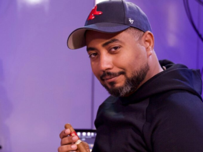 Ariel Santana estrenará “Mal de la cabeza”, un monólogo cargado de humor y sátira en Velvet Room