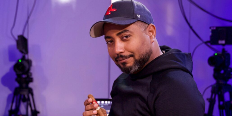 Ariel Santana estrenará “Mal de la cabeza”, un monólogo cargado de humor y sátira en Velvet Room