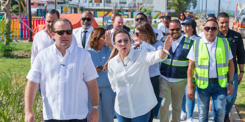 Carolina y Paliza supervisan trabajos finales del Paseo 30 de Mayo y anuncian su inauguración
