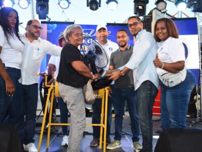 Madres participan en celebración organizada por vicealcalde Freilin Urbáez en San Luis