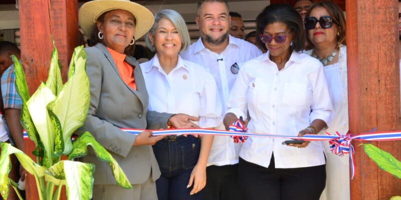 Hecmilio Galván inaugura Restaurante de Pescadores Tilamiches en Dajabón