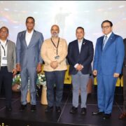 Director del SNS recibe reconocimientos durante Congreso Internacional de Ortopedia y Traumatología