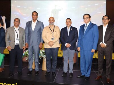 Director del SNS recibe reconocimientos durante Congreso Internacional de Ortopedia y Traumatología