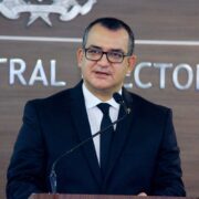 Presidente de la JCE aclara validez del escudo en la cédula dominicana
