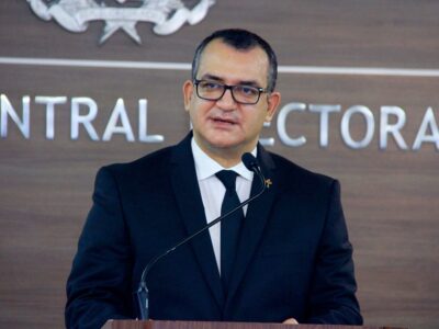 Presidente de la JCE aclara validez del escudo en la cédula dominicana