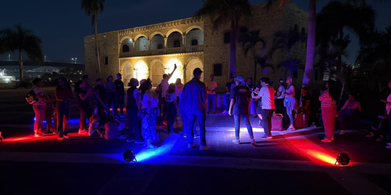 Cristianos de distintas denominaciones oran por la RD en la Plaza de España