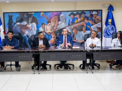 Rector de la UASD, Jorge Asjana David, realia encuentro con la FED en pro del bienestar estudiantil