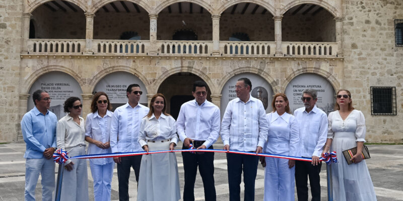 Ministro Collado entrega restauración del Alcázar de Colón e inicia proyecto de alumbrado en la Ciudad Colonial