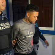 Se entrega principal sospechoso por la muerte de adolescente de 17 años en Santiago