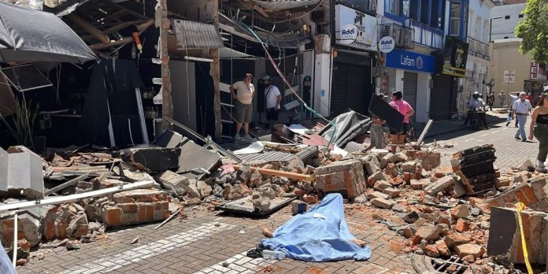 Terremoto en Colombia deja al menos 132 muertos y 570 heridos; continúa búsqueda de sobrevivientes
