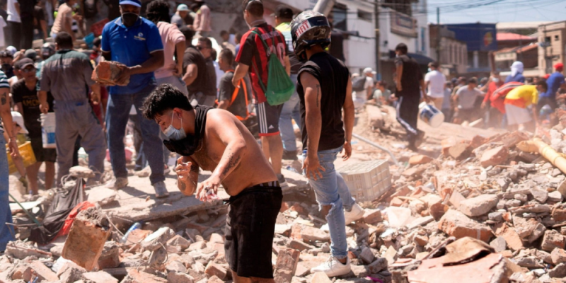 Al menos 240 muertos en cuatro regiones de Colombia por el terremoto